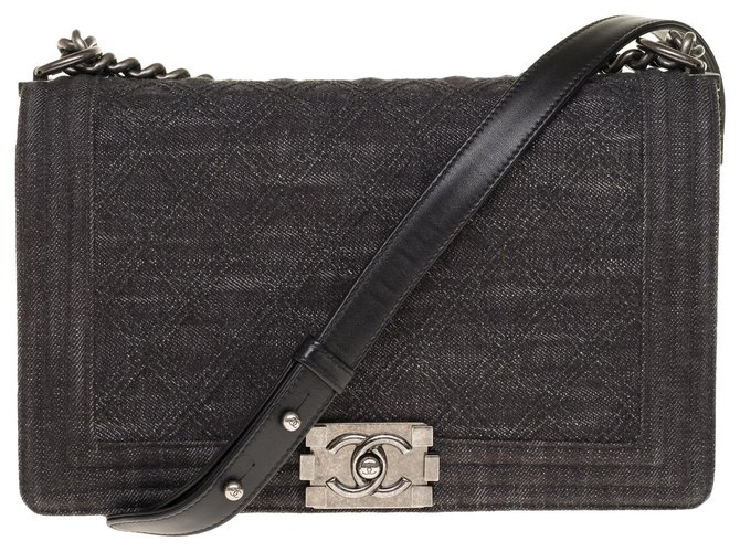 Superb Chanel Boy neue mittelgroße Handtasche aus grauem Denim, antike silberne Metallverkleidung John  ref.241263