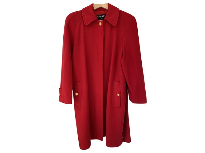 Chanel Manteaux, Vêtements d'extérieur Cachemire Rouge Bijouterie dorée  ref.241519