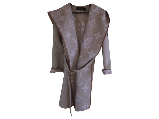 Louis Vuitton Giant Monogram Hooded Wrap Coat Beige Lana  ref.241871