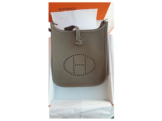 Bolsa Hermès Evelyne TPM em couro taurillon clemence etoupe