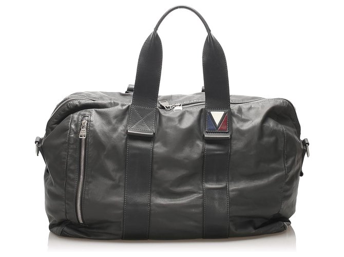 Louis Vuitton Sac de voyage en cuir gris V-Line Start Veau façon poulain Gris anthracite  ref.242025