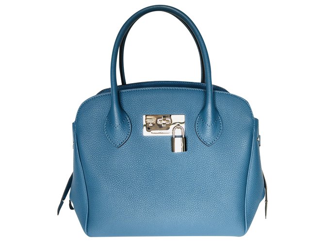 Louis Vuitton Milla pm Blue Leather  ref.242381