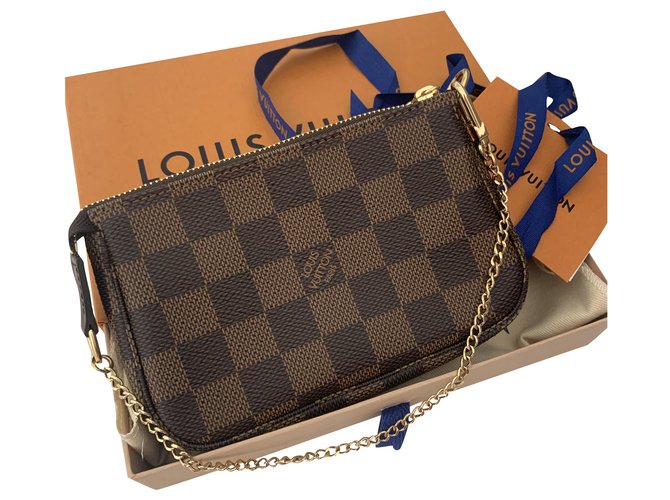 Louis Vuitton Sacos de embreagem Marrom Lona  ref.242709