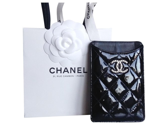 Chanel Pochette porte smartphone ou autre : pièces d'identité, papiers... Cuir vernis Noir  ref.242716