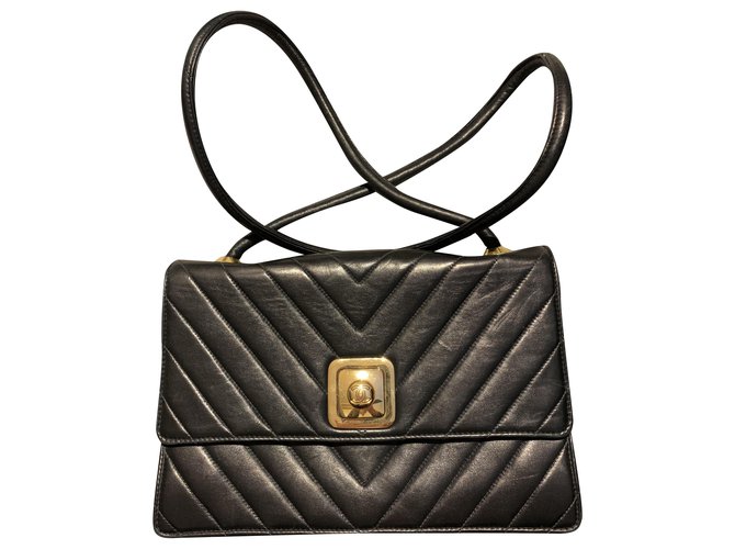 Chanel Bag with shoulder strap Black Leather  ref.242732