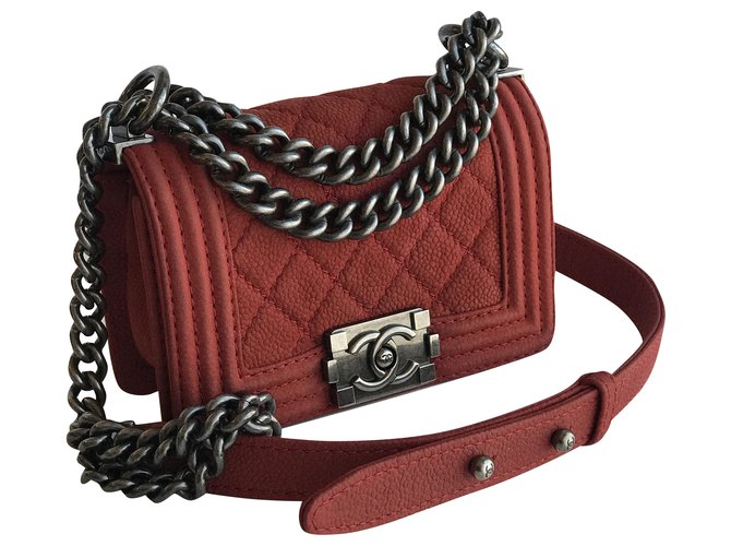 Chanel Con tarjeta, Caja, bolsa para el polvo Boy Limited Flap Bag Roja Suecia Cuero  ref.223307