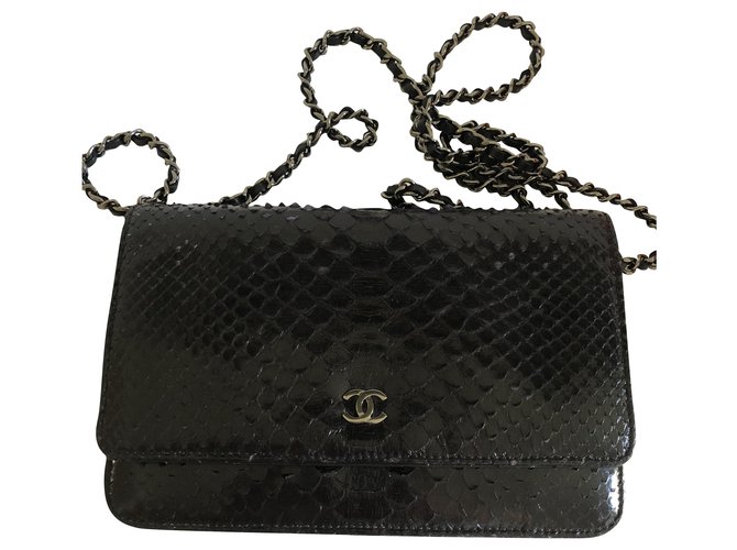 Wallet On Chain Chanel Handbags Black Leather  ref.243057