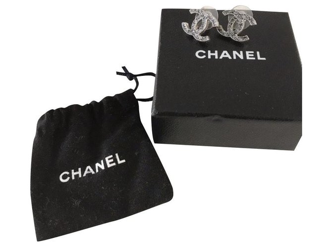 Chanel Boucles d'oreilles Acier Argenté  ref.243292