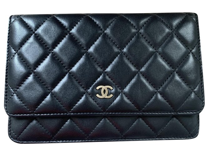 Wallet On Chain Chanel Brieftasche an der Kette Schwarz Leder  ref.243658