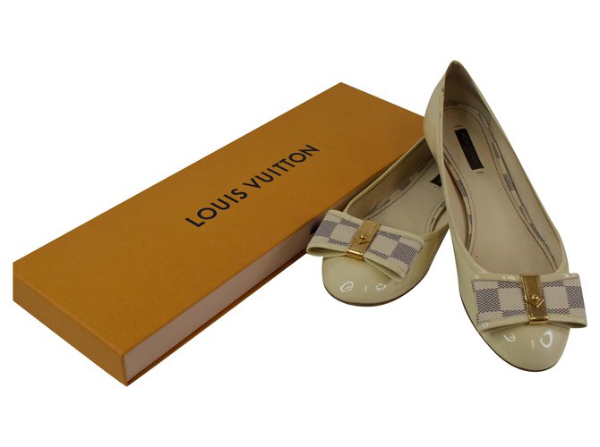 Louis Vuitton Ballet flats White Golden Cream Leatherette  ref.243703