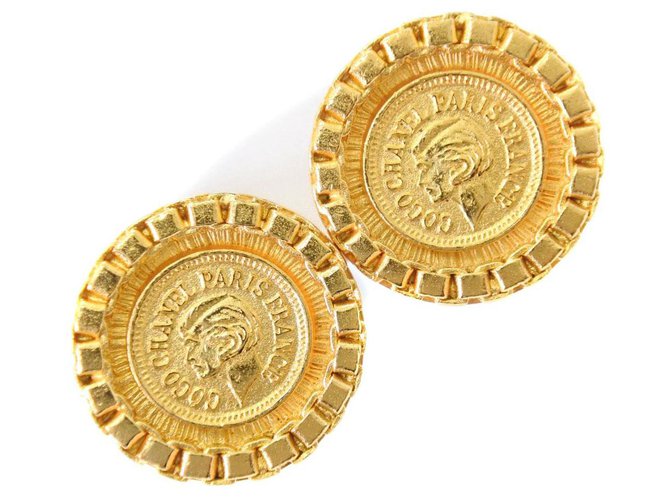 Chanel earring Golden Gold-plated  ref.243894