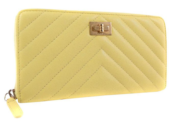 Chanel wallet Yellow Leather  ref.243897