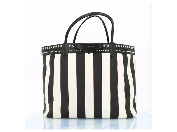 Givenchy Handbag Leather  ref.243914