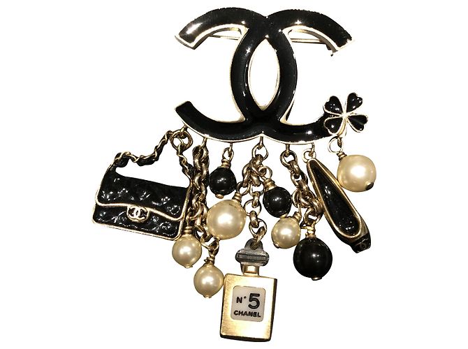 Chanel Alfinetes e broches Gold hardware