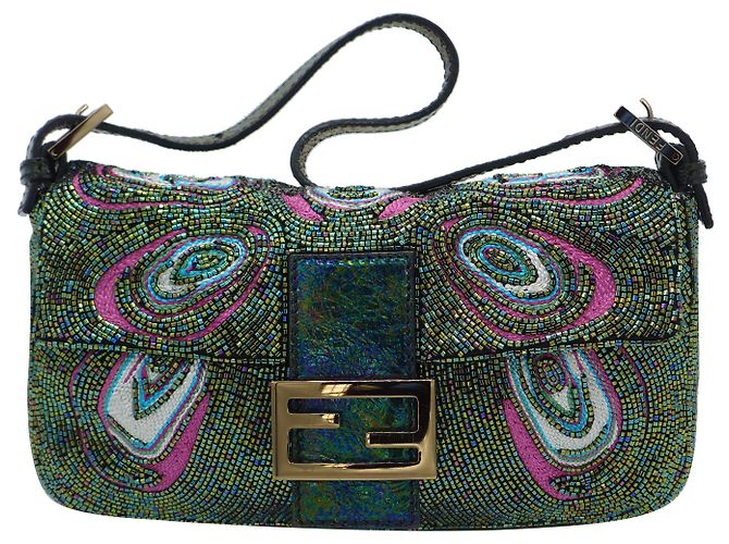 Fendi Baguette Pavão Bordado Multicor e Miçangas Cetim