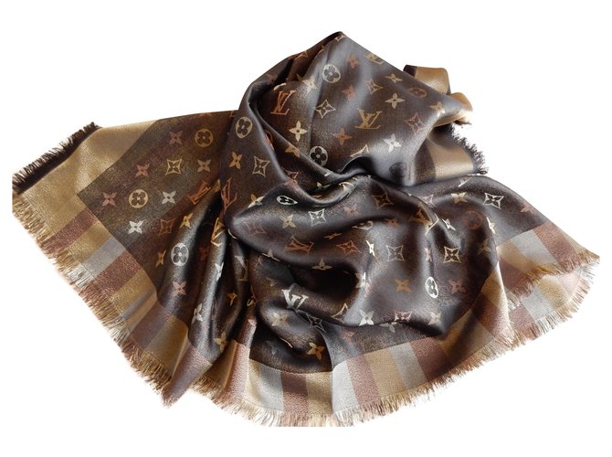 Louis Vuitton Silk scarves  ref.244752