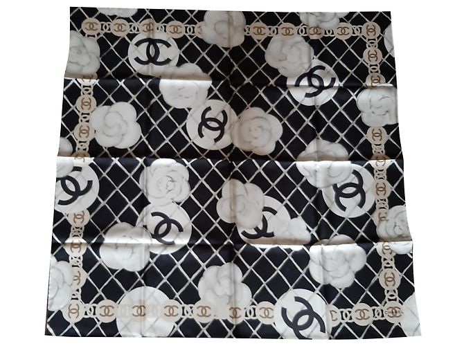 Chanel Cachecol de seda Preto Multicor