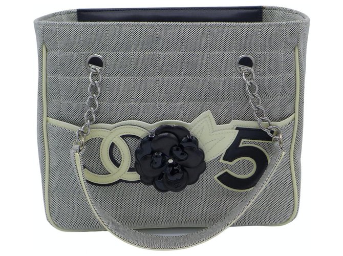 Chanel Camellia  Grey Patent leather  - Joli Closet
