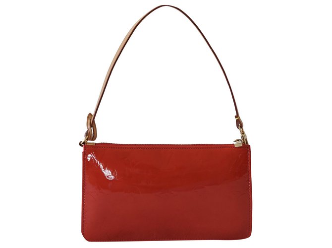 Louis Vuitton Clutch-Taschen Rot Lackleder  ref.246213