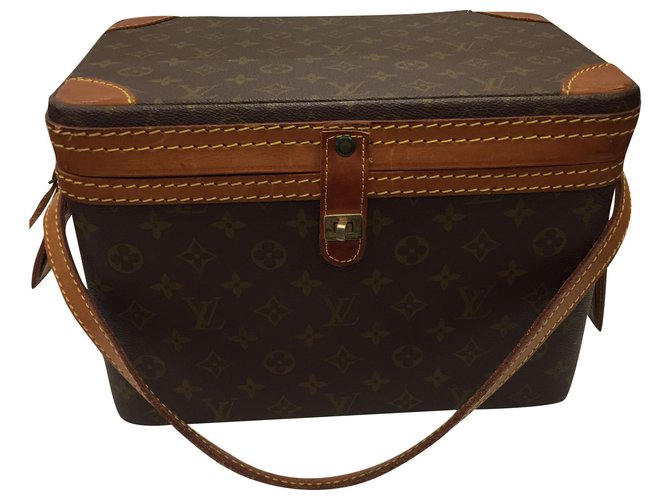 Louis Vuitton Toiletry bag  ref.246391