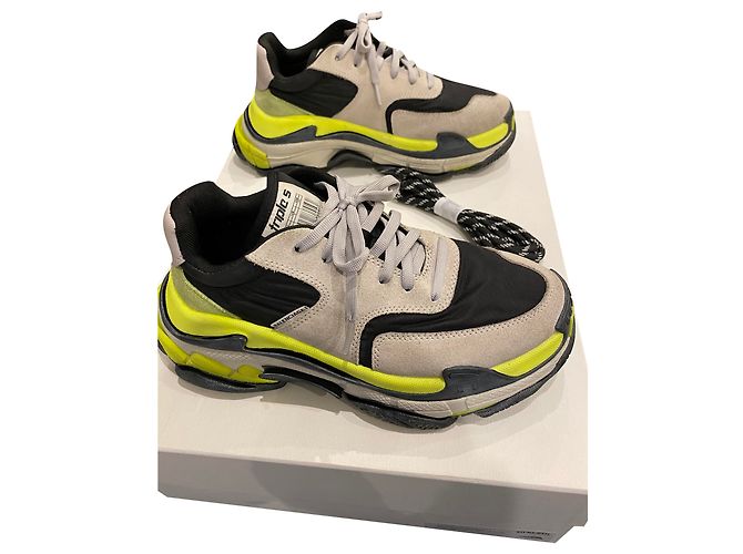 Balenciaga Triple S Sneaker Leder Grau