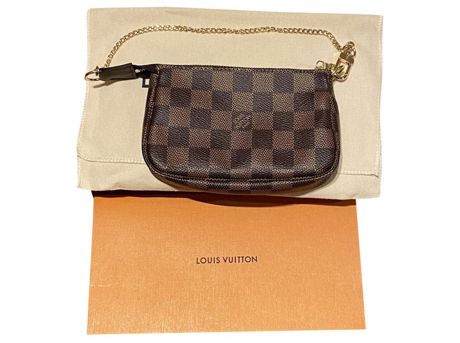 Louis Vuitton Sacos de embreagem Marrom Couro  ref.246450