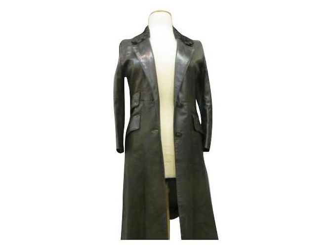 Magnífico abrigo de piel negro Hermès