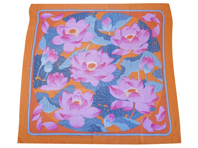 Hermès Silk scarves Multiple colors  ref.246500