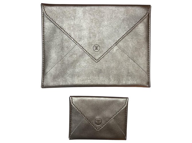 Chanel Bolsas, carteiras, casos Dourado Leatherette  ref.246645