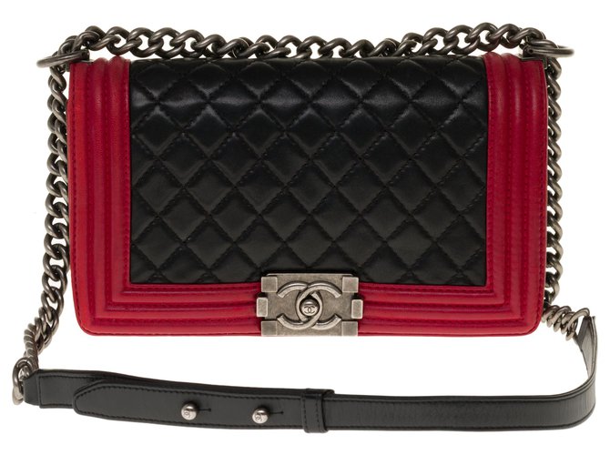 The iconic Chanel Boy old medium in black quilted leather with red leather trim, Aged silver metal trim  ref.246728