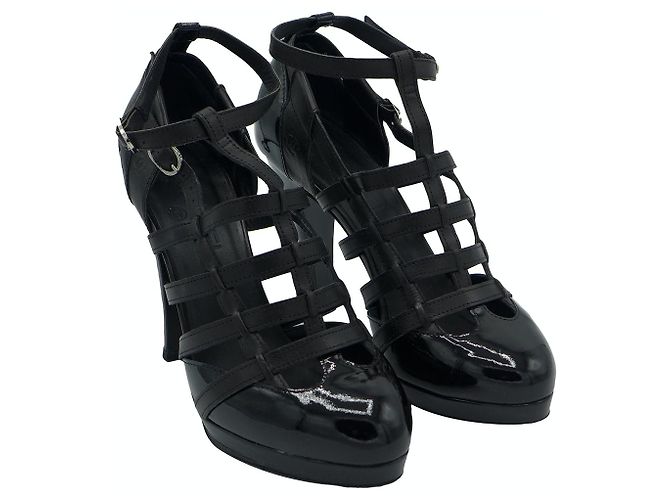Sandalias Chanel de charol con múltiples tiras negras Negro
