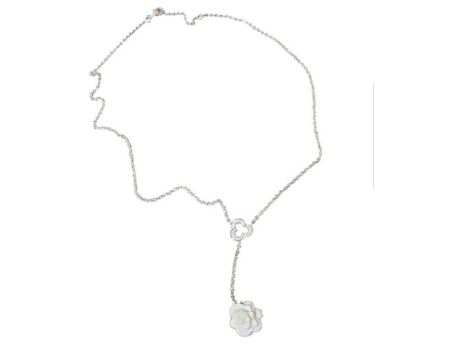 Chanel 18Collier diamant en agate camélia en or blanc K Doré  ref.248507