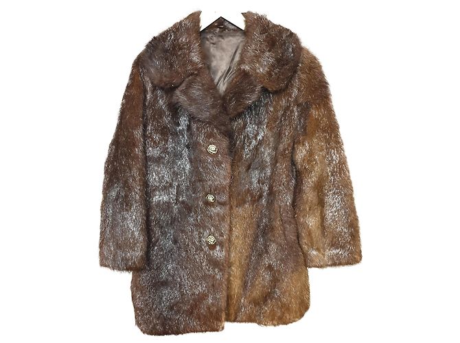 Autre Marque Abrigo de piel de castor marrón con botones de cobre Castaño