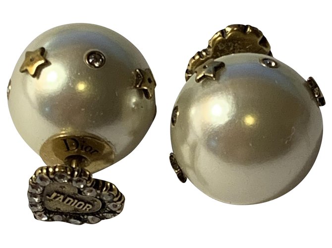 Very pretty Pair of Earrings , Brand Dior .TRIBAL MODEL. Eggshell Pearl  ref.249012