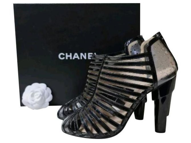 Sandálias Chanel de Couro Envernizado Preto Transparente Tamanho 38  ref.249664