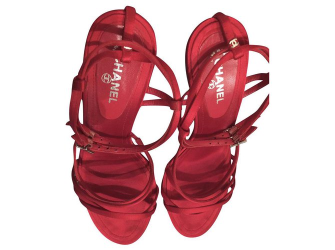 Cambon Chanel Sandalias de vestir vintage Roja Seda  ref.250002