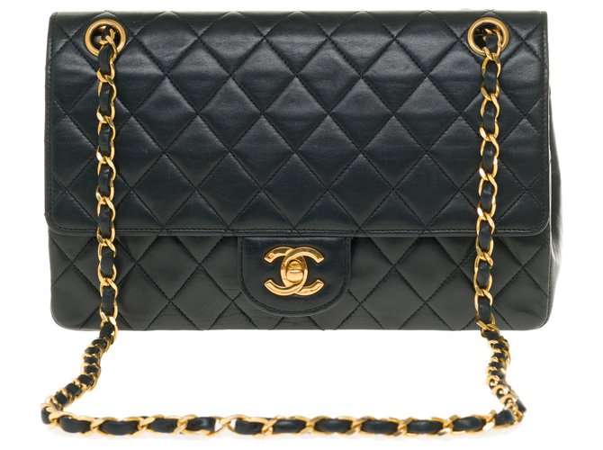 Superba borsa Chanel Timeless foderata con patta in pelle di agnello trapuntata nera, garniture en métal doré Nero Agnello Pelle  ref.250082