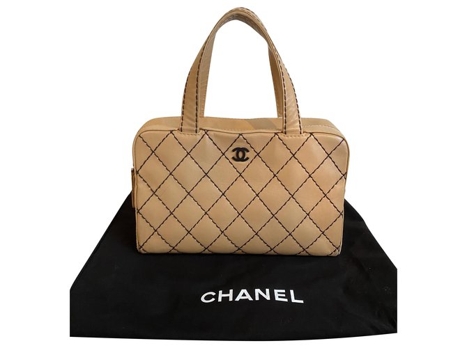Chanel Handbags Beige Leather  ref.250257