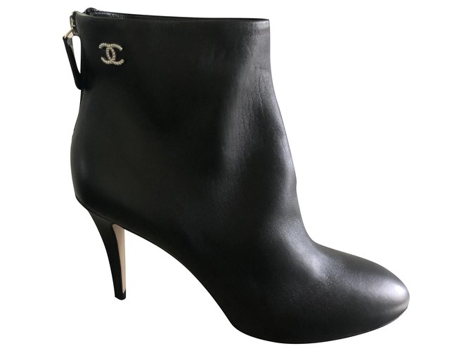 Chanel Ankle Boots Black Leather  ref.250676