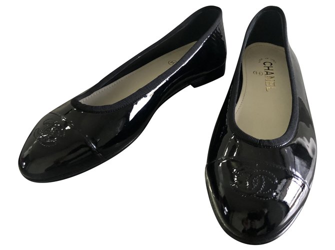 Chanel Zapatillas de ballet Negro Barniz  ref.250684