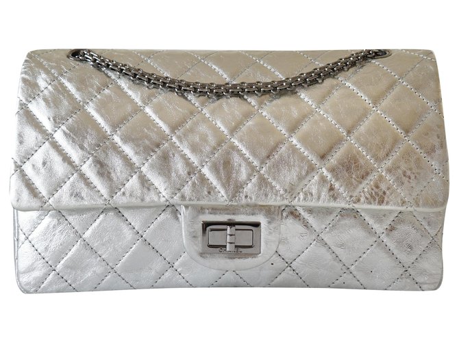 Chanel Handbags Silvery Leather  ref.251094