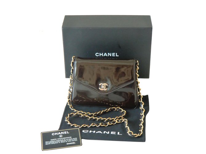 Bolso Chanel en charol Marrón oscuro Cuero  ref.251222