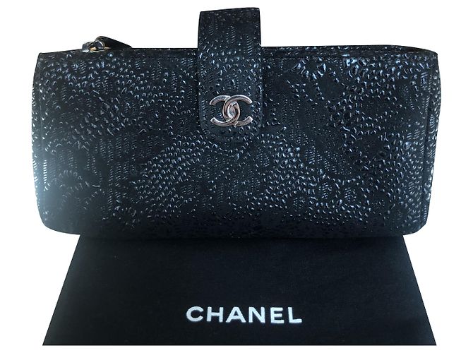 Chanel Clutch in rilievo classica senza tempo Nero