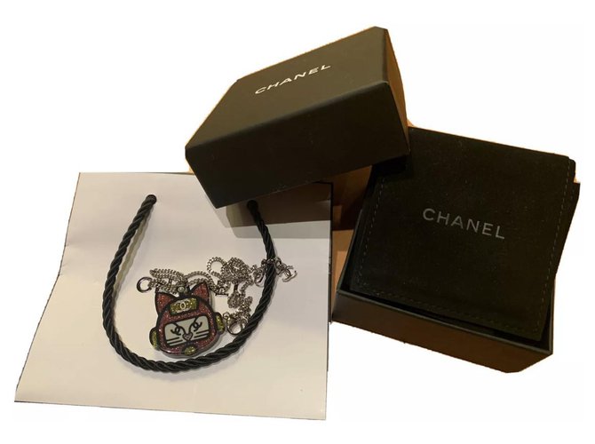 Chanel Anhänger halsketten Schwarz Kunststoff  ref.251641