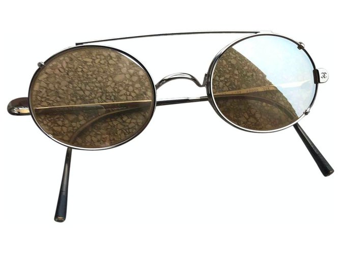 Chanel Des lunettes de soleil Argenté  ref.251943