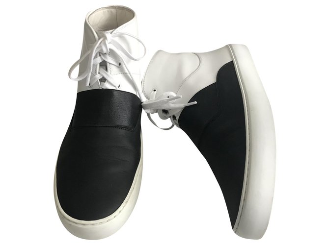 Chanel Scarpe da ginnastica alte nere e bianche Nero Bianco Pelle Di gomma  ref.252192