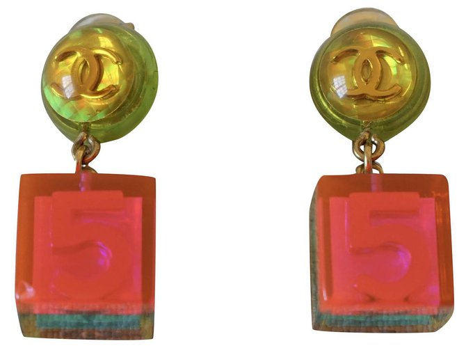Chanel Earrings Multiple colors Plastic ref.252618 - Joli Closet