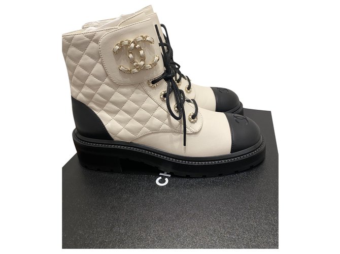 Chanel boots White Leather  ref.252658