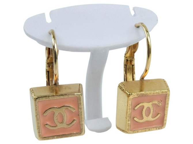 Chanel earring Golden Gold-plated  ref.252786