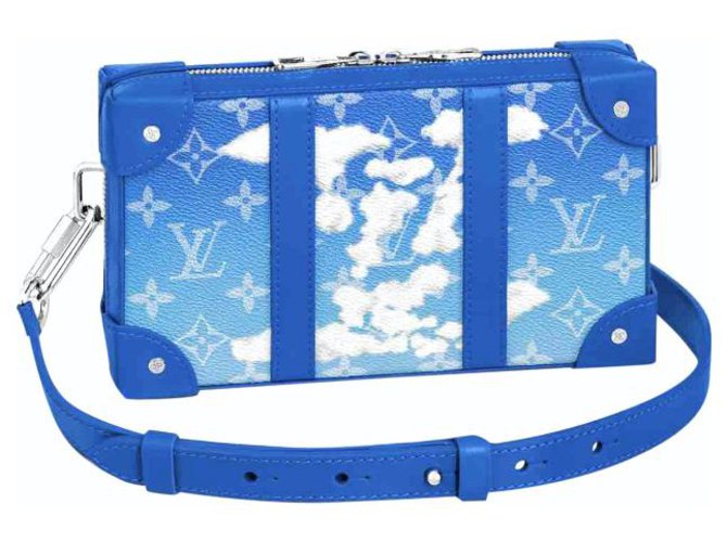 Louis Vuitton Nuvens de tronco macio Azul Couro  ref.252821